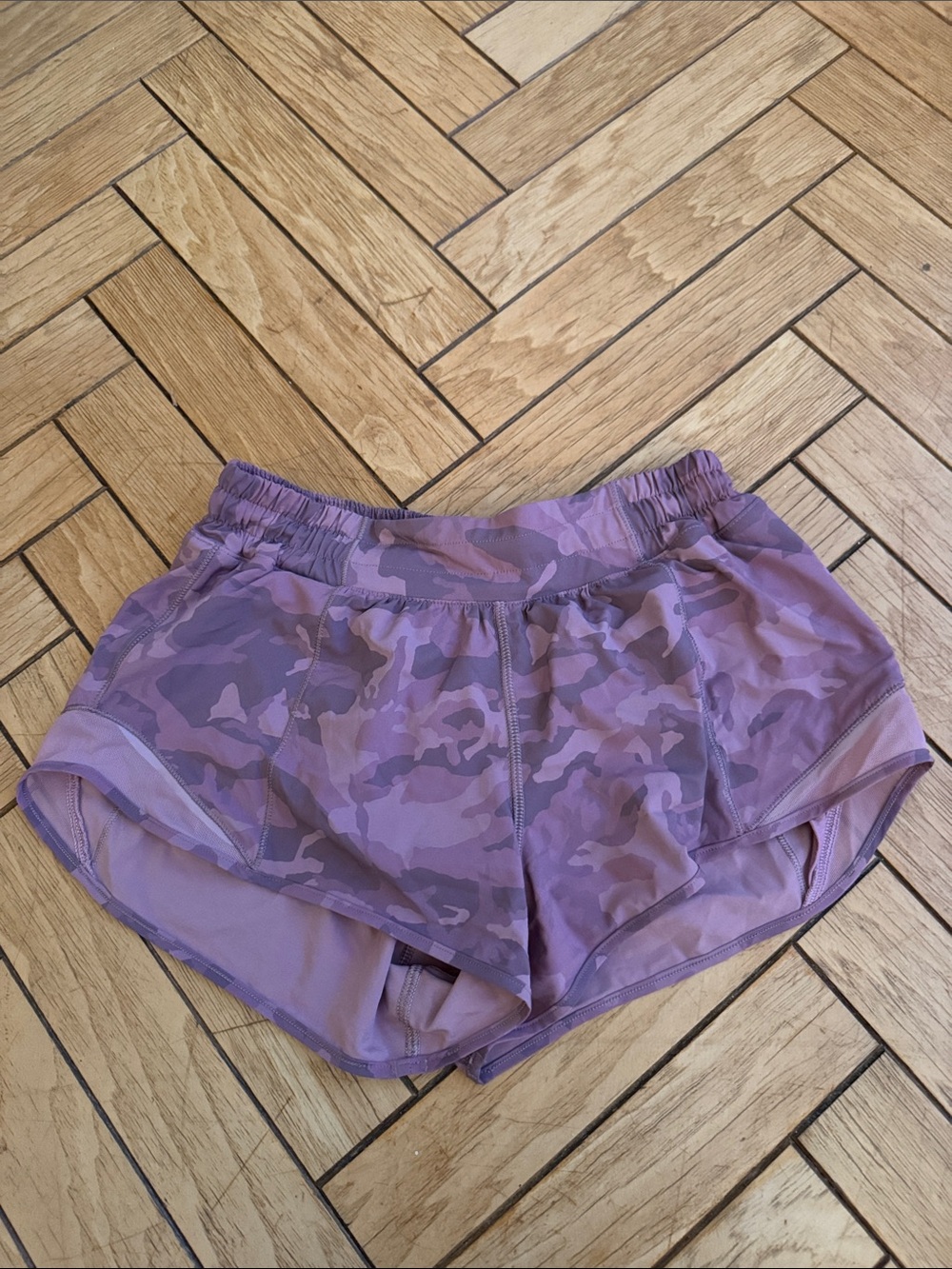 Lululemon Hotty Hot shorts 2.5 inch